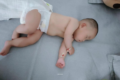 怀化三个月宝宝抬头不稳 怀化三个月宝宝抬头不稳